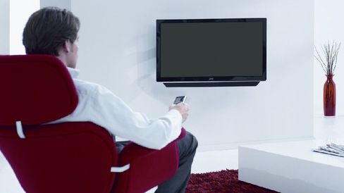 Veggfester kommer i flere varianter. Noen foretrekker muligheten for uttrekk eller tilt.