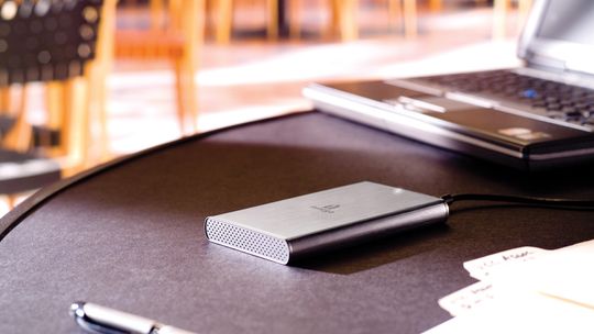 Eksterne 2,5-tommers disker får strøm nok gjennom USB-kabelen.
