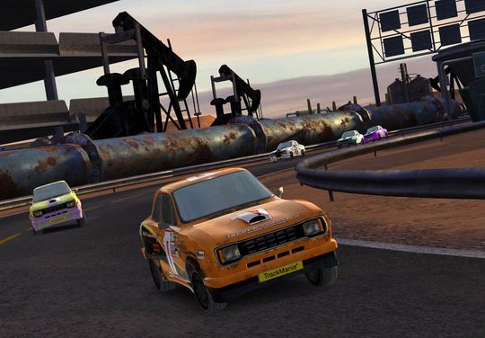 TrackMania fikk flere gratisoppdateringer som forbedret spillmotoren og utvidet miljøene..