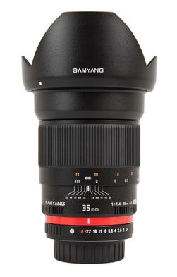 Samyang 35mm F1.4 er uten autofokusmotor og automatiske blendervalg.