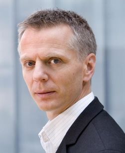 Norgessjef Ragnar Kårhus beklager dypt overfor kundene som han mener skal forvente bedre av Telenor.