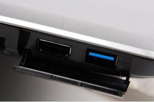 USB/HDMI inngangen har et eget lokk for beskyttelse.