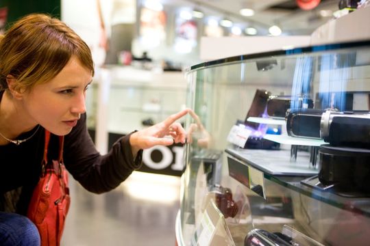 Nesten 1 av 2 mener at elektroniske produkter har blitt for kompliserte å bruke, ifølge en undersøkelse foretatt av Carat Insight for elektronikkjeden Elkjøp.