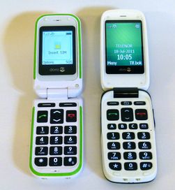 PhoneEasy 615 til høyre, den eldre 410gsm til venstre.
