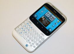 Hadde det ikke vært for alle tastene kunne dette sett ut som et Apple-produkt for et par år siden.