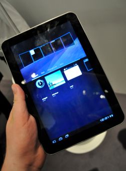 Det er Googles vanlige Android-menyer som kjører på AT200. Toshiba kommer ikke til å legge inn egne apps eller gjøre tilpasninger i menyene.