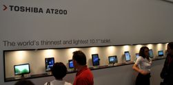 Toshiba stilte ut en rekke nettbrett med forskjellige apps på i sin hall.