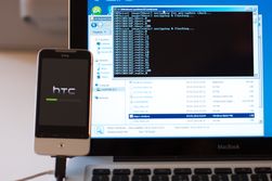 Her blir HTC Legend rootet fra Windows. (Foto: Svein Rune Djuve)