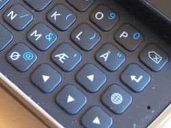 Norske taster og piltaster gjør tastaturet bedre enn på forgjengeren.