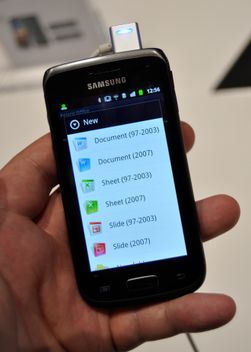 De fleste av Samsungs nye modeller kommer med komplett kontorprogramvare. Derfor kan du også opprette eller redigere Word-dokumenter uten å betale noe ekstra.