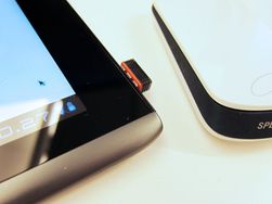 Du kan bruke mus, tastatur og andre USB-enheter med dette nettbrettet.