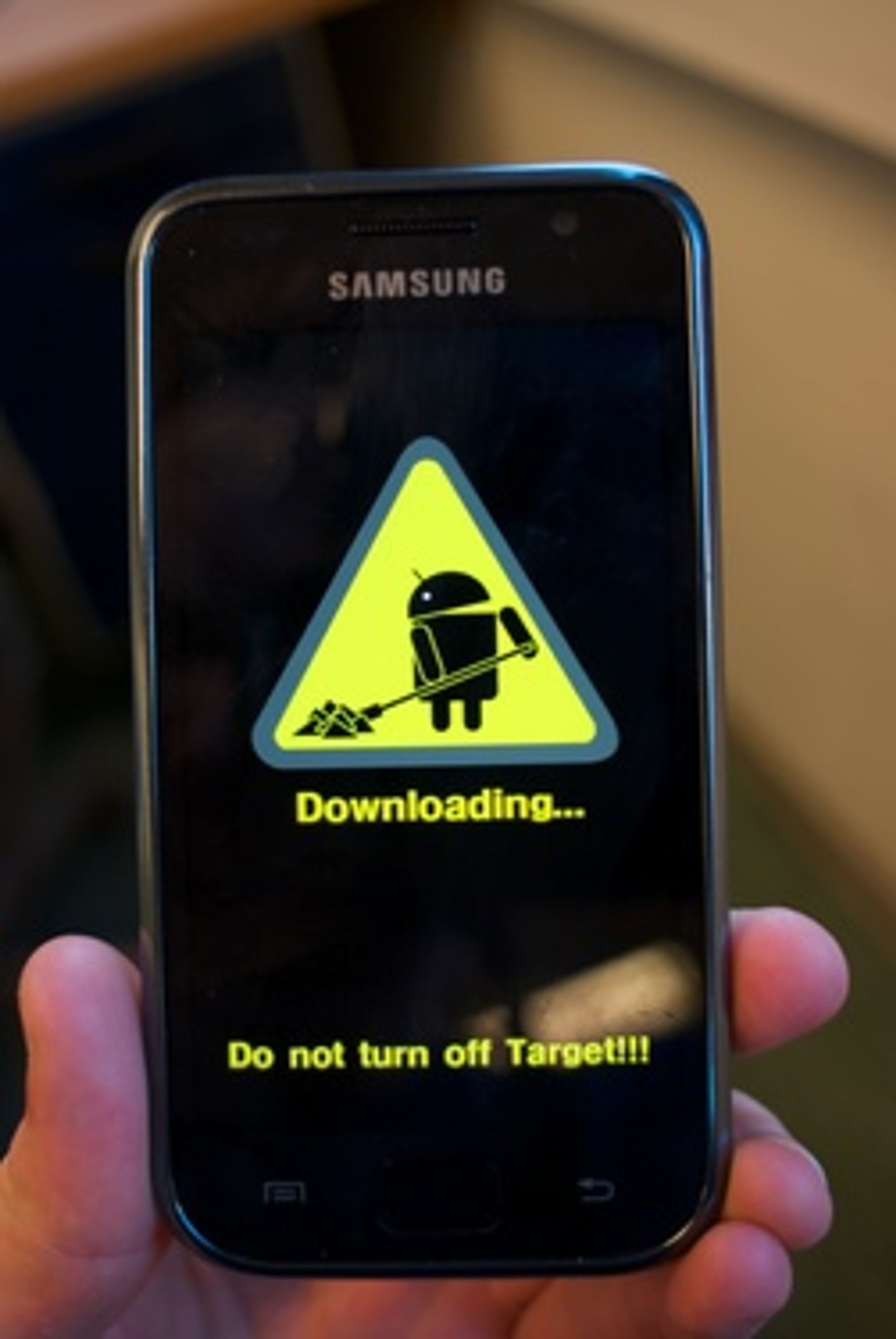 Ofte kan du laste ned ROM direkte til mobilen din.