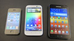 iPhone 4 blir liten ved siden av HTC Desire XL, som blir liten ved siden av Samsung Galaxy Note ...