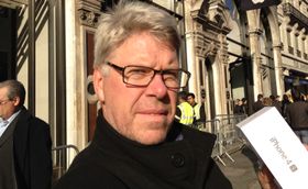 Journalister må også stå i kø om de vil teste iPhone tidlig.