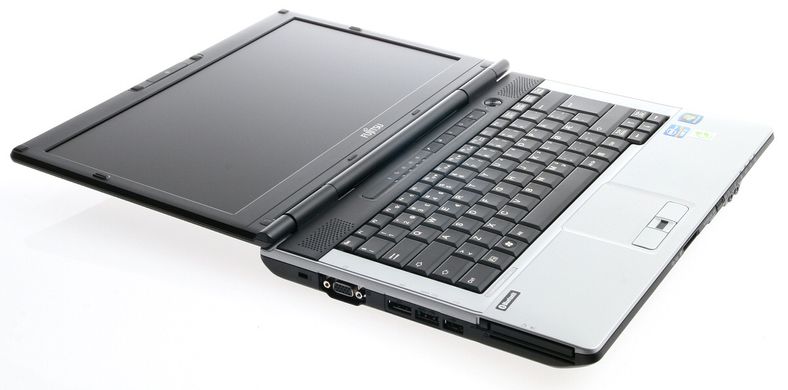 Ikke er den skinnende og ikke er den kledd i metall. Fujitsu LifeBook S751 er en 14-tommers PC lagd for business-folk. 