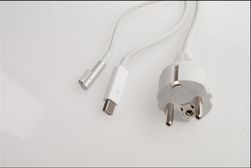 Skjermen får strøm, og overføre dette til din MacBook Pro eller Air via Thunderbolt-kabelen