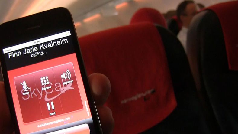 Slik er det å bruke mobilen på flyet
