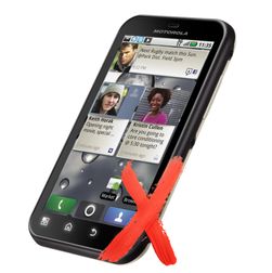 Motorola Defy skal egentlig tåle vann - men mye slitasje i resten av testen gjorde at den ga seg under én meter vann til slutt i testen.