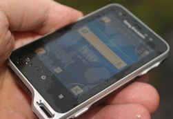 Sony Ericsson Xperia Active er en vanntett treningsmobil som tåler en støyt.