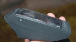 Armbånd til telefon koster vanligvis mellom 150 og 300 kroner i vanlige butikkhyller. Her følger det med.