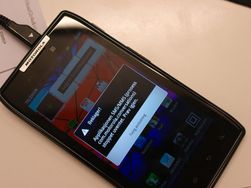 Razr er av og til litt ustabil. Her har SMS-applikasjonen kræsjet. 