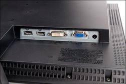 Blant tilkoblingene finner vi to av HDMI-typen