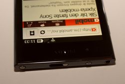 På toppen av Prada by LG befinner det seg to knapper, en Micro-USB-tilkobling og en hodetelefonutgang.