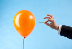 Å ta bilder av ballonger som sprekker er nærmest umulig uten en stor porsjon flaks, eller et godt hjelpemiddel.