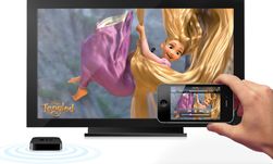 AirPlay lar deg både speile innhold fra mobilen eller nettbrettet ditt, men også sende over videoer fra for eksempel YouTube direkte over på TV-skjermen.