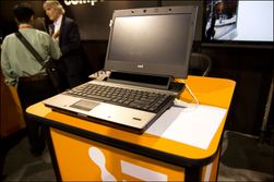 Tobiis egne laptop med sensor innebygget