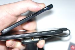 Dette er derimot Droiden jeg var på jakt etter. Droid Razr Maxx under Motorola Razr. Den skal ha hele 21 timer taletid.