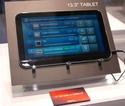 I tillegg til verdens tynneste nettbrett, Excite X10/AT200, viste Toshiba også frem en prototyp på et 13,3-tommers Android-nettbrett. (Foto: Finn Jarle Kvalheim)