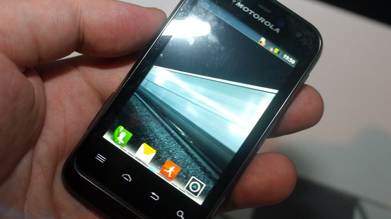 Liten, billig og robust Android-telefon