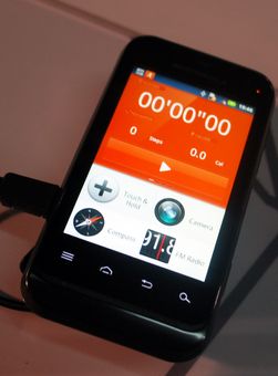 Defy Mini kommer med innebygget treningsapplikasjon fra Motorola.