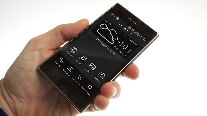 Prada by LG 3.0 har 4,3-tommers skjerm med svært høy lysstyrke. (Foto: Kurt Lekanger)