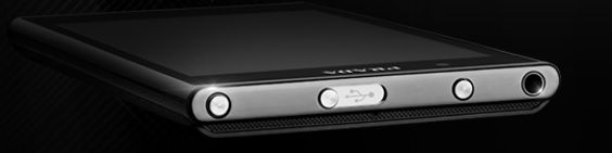 USB-kontakten er dekket av et skyvedeksel i metall. Knappen til venstre er av/på-knappen, den til høyre brukes for å aktivere front- eller bakkameraet. (Foto: LG)