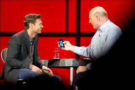 Ryan Seacrest med Steve Ballmer på CES 2012.