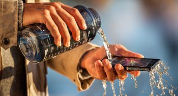 Suksess for vanttette telefoner i sommer
