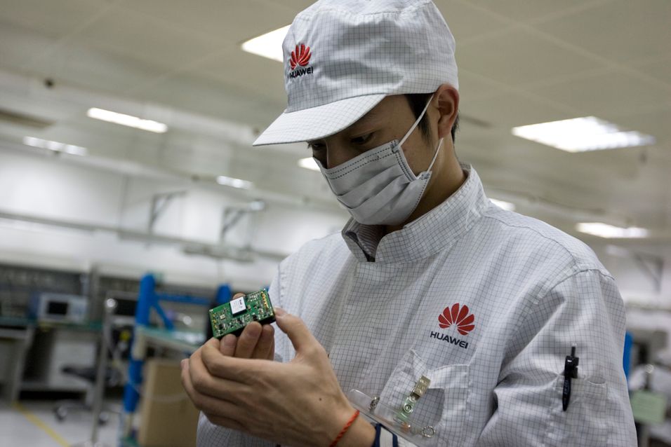 Huawei hyrer sikkerhets-tungvekter