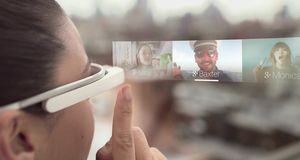 Like farlig å bruke Google Glass som mobilen i bilen