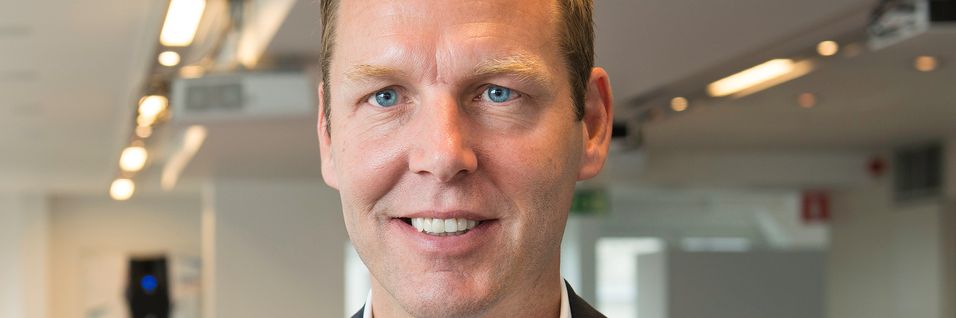 Teliasonera-sjef Johan Dennelind endrer organisasjonen i hele selskapet for å fokusere mer på kundene.