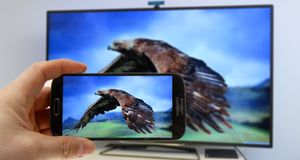 Få bildet fra mobilen til TV-en