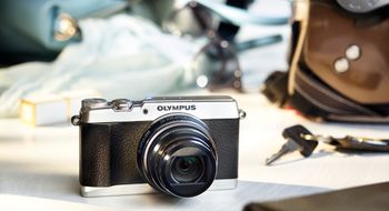 Olympus har lansert superzoom med retro-design