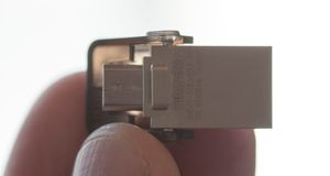Denne USB-pinnen lar deg kopiere fra mobilen