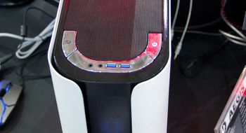 Her er et linjelekkert Steam Machine-kabinett
