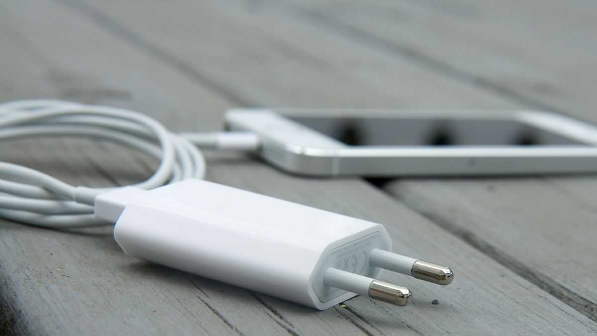 iPhoneladeren din kan være brannfarlig Tek.no