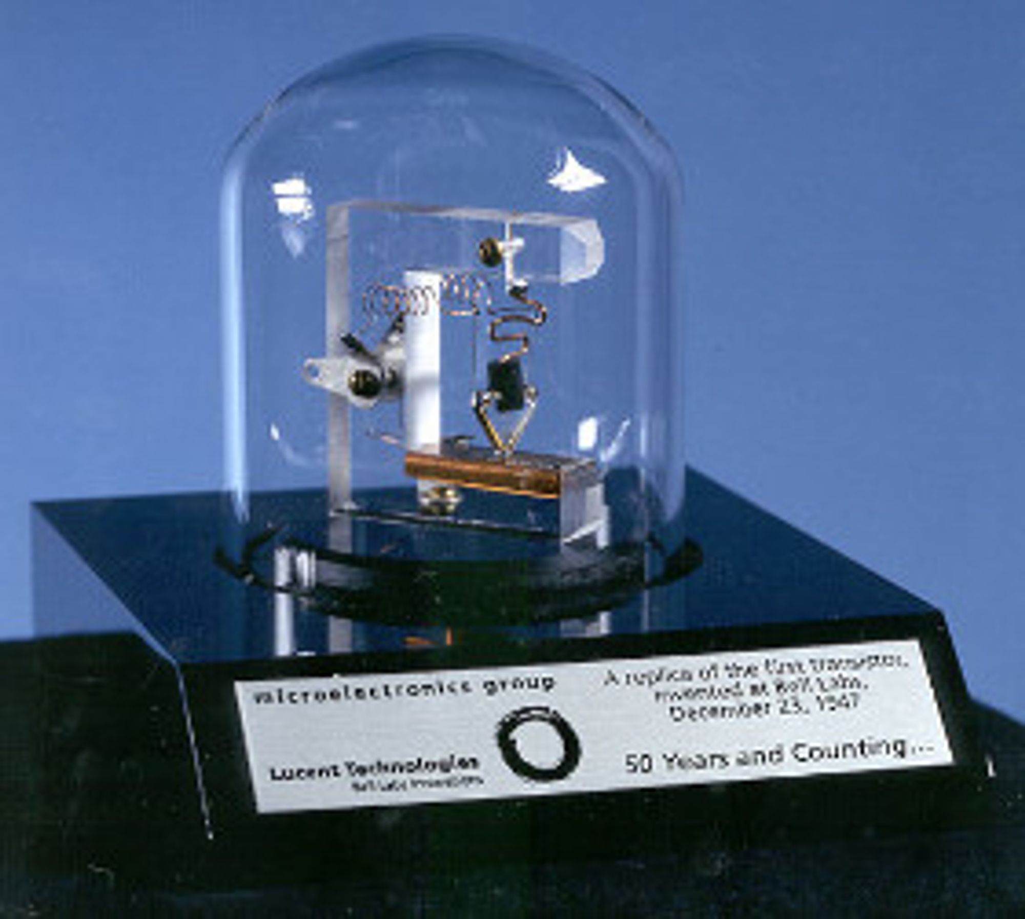 Replika av den første transistoren