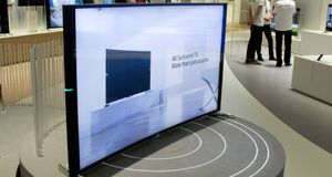 Sonys første buede TV koster deg 70 000 kroner