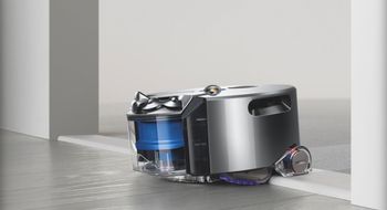 Det tok dem 16 år å utvikle denne robotstøvsugeren