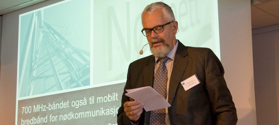 Direktør Tor Helge Lyngstøl i Direktoratet for nødkommunikasjon ser for seg en eller annen variant av samarbeid med kommersielle mobiloperatører for å gi nødetatene mobilt bredbånd.